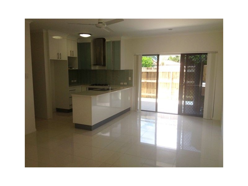 2/1 Sarah Street, West Mackay QLD 4740