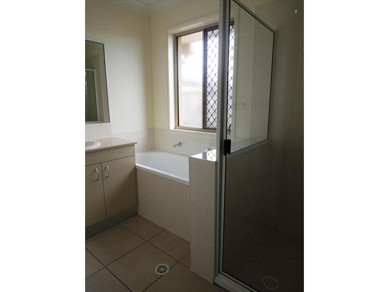 18 Galleon Cct, Bucasia QLD 4750