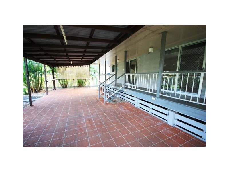4 Brock Cres, Dysart QLD 4745