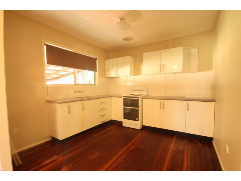 4 Brock Cres, Dysart QLD 4745