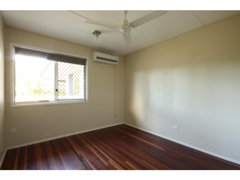 4 Brock Cres, Dysart QLD 4745