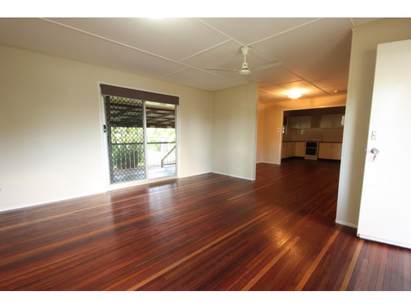 4 Brock Cres, Dysart QLD 4745