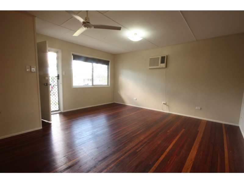 4 Brock Cres, Dysart QLD 4745