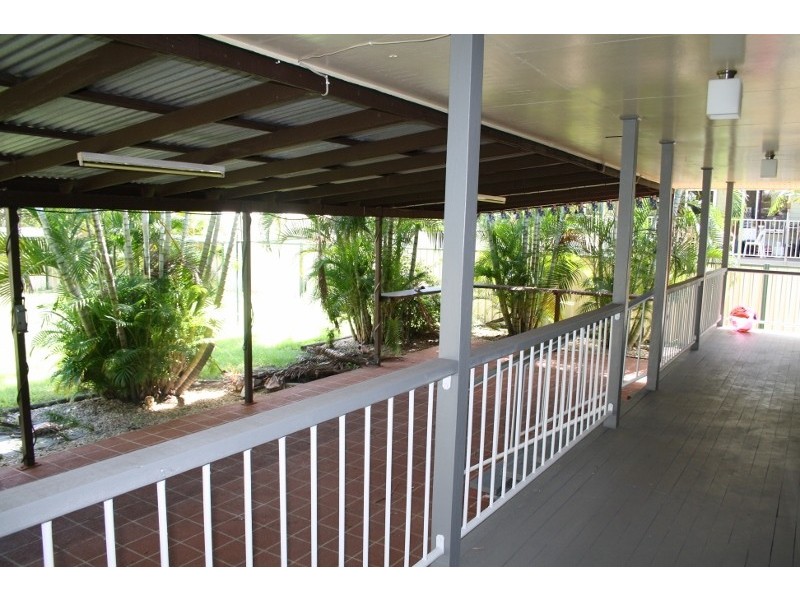 4 Brock Cres, Dysart QLD 4745