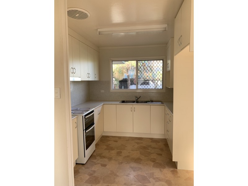 8 Burke Drive, Moranbah QLD 4744