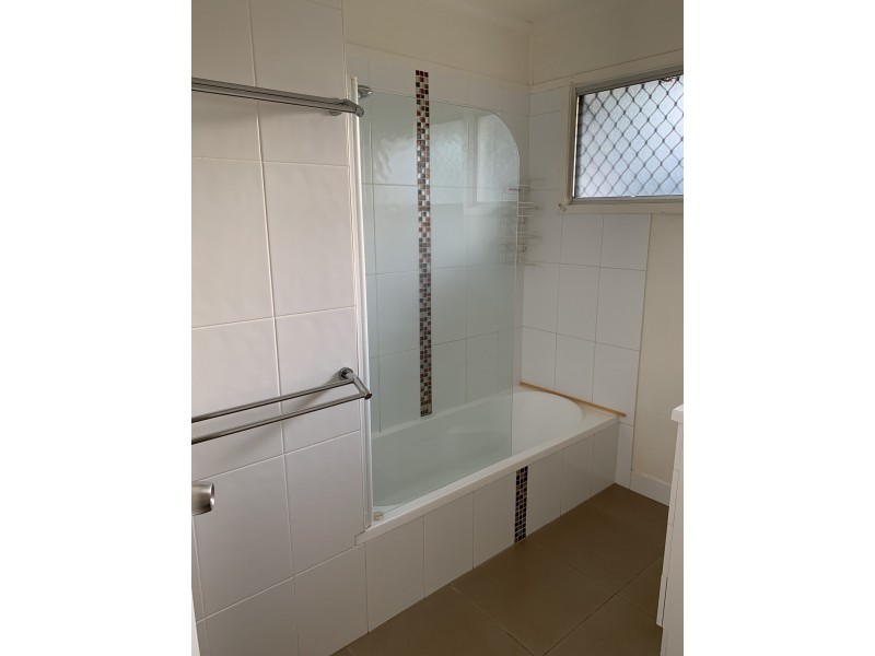 8 Burke Drive, Moranbah QLD 4744