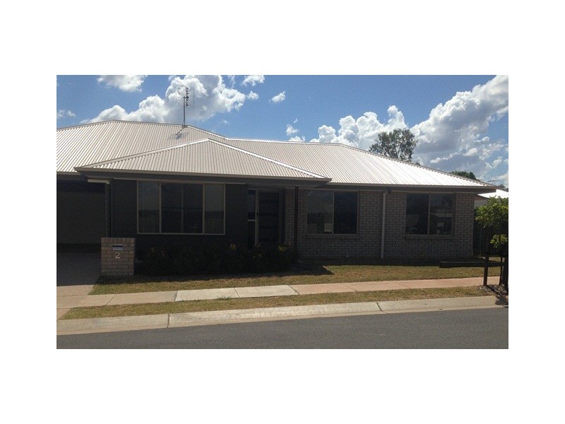 2 Robin Street, Moranbah QLD 4744