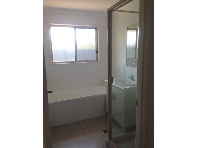 2 Robin Street, Moranbah QLD 4744