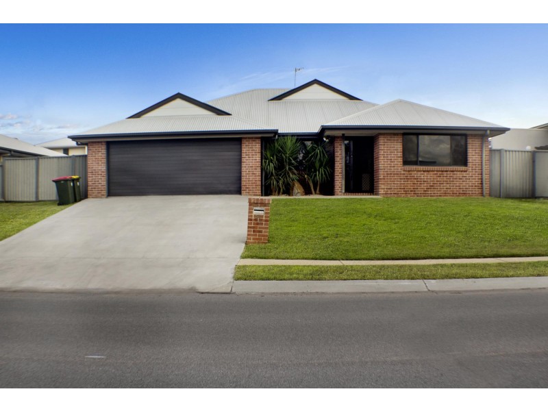 51 Lambert Drive, Moranbah QLD 4744