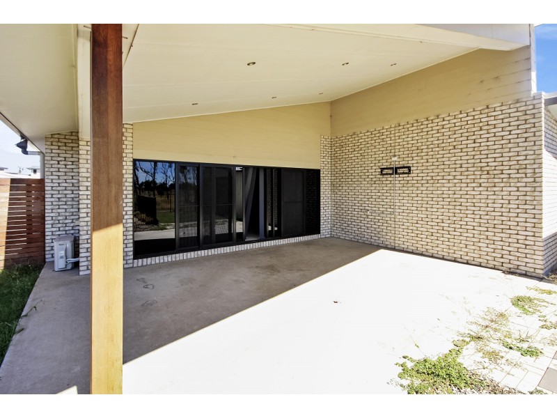 52 Lambert Drive, Moranbah QLD 4744