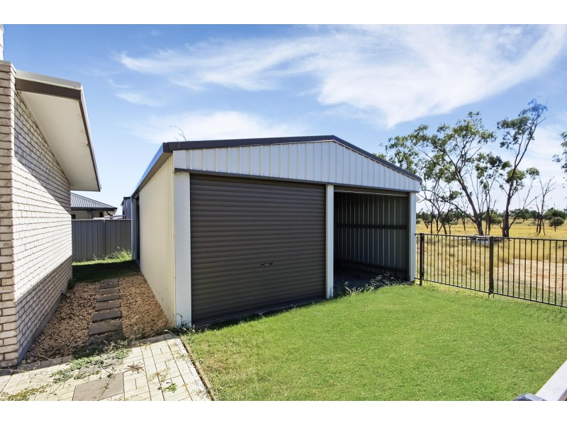 52 Lambert Drive, Moranbah QLD 4744