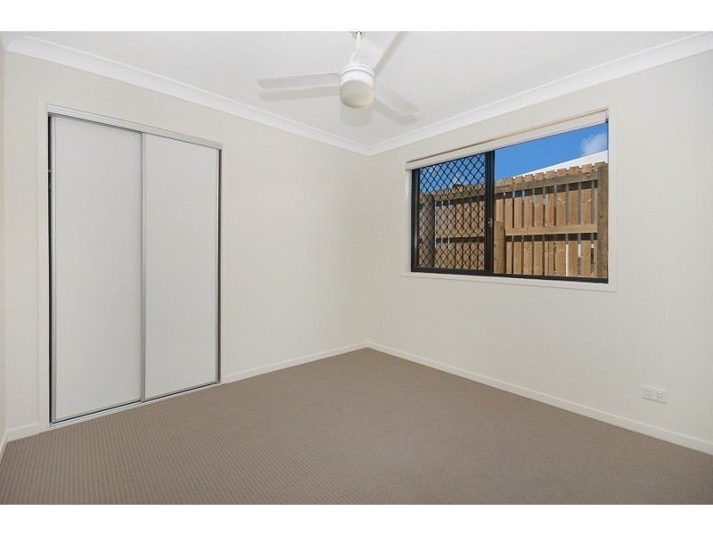 2/2 Hinkler Court, Rural View QLD 4740