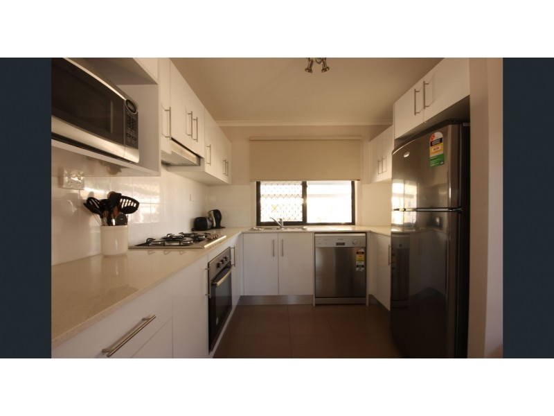 4/5 Atkinson Street, Middlemount QLD 4746