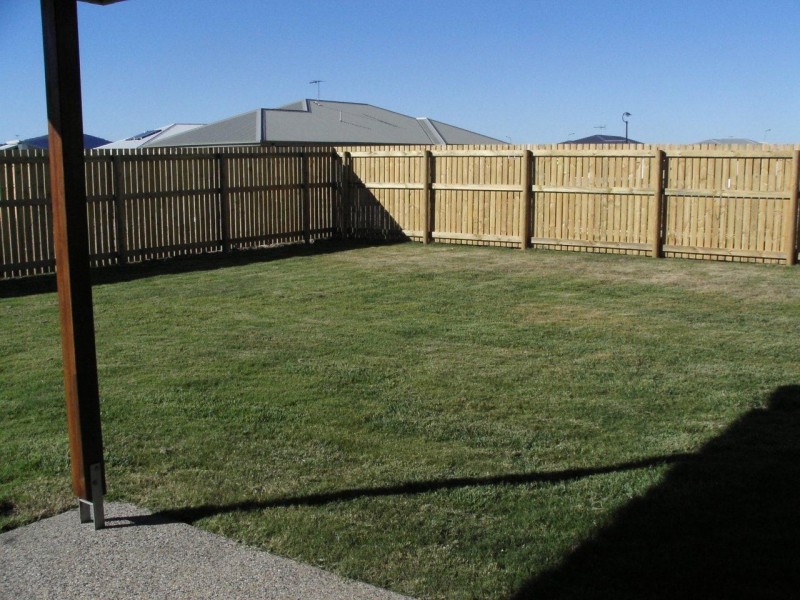 11 Isobel Avenue, Mirani QLD 4754