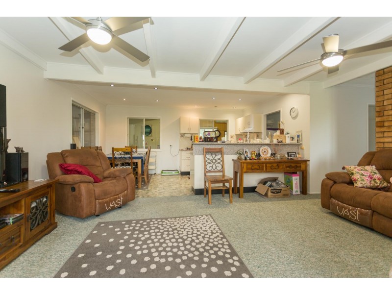 27 Beaconsfield Road, Beaconsfield QLD 4740