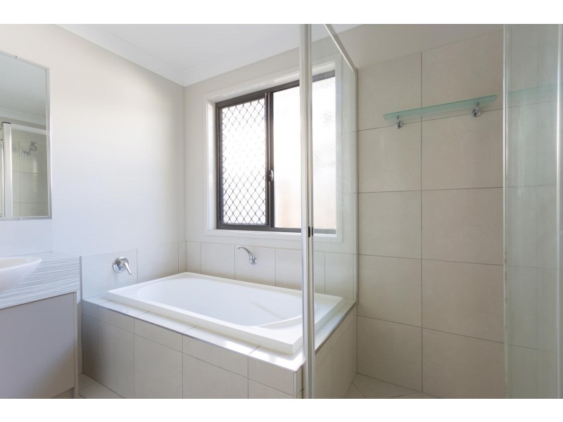 2E Mansfield Drive, Beaconsfield QLD 4740