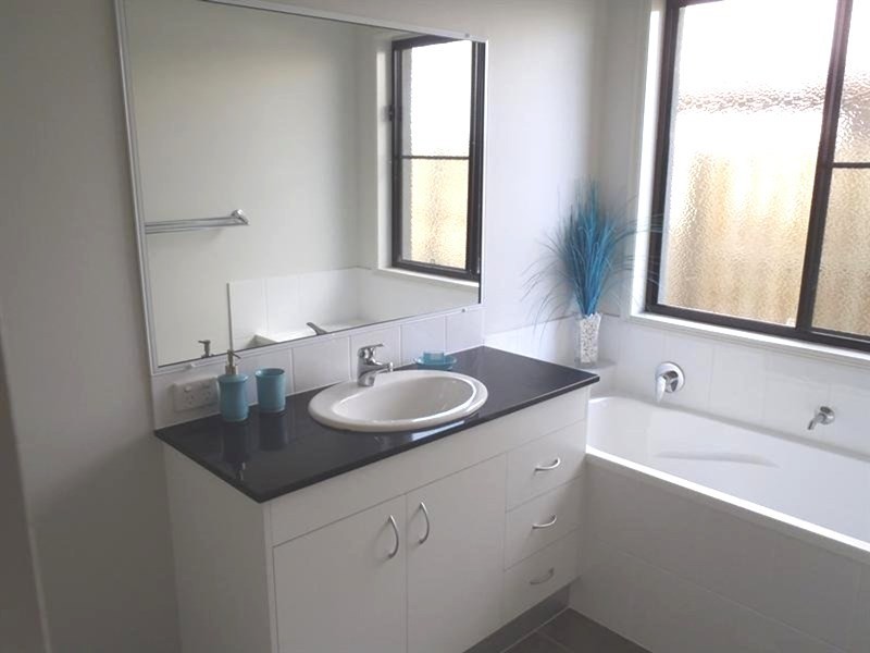 42 Schooner Avenue, Bucasia QLD 4750