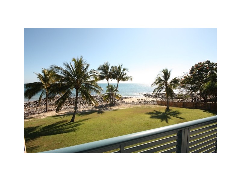 10/2 Beach Road, Dolphin Heads QLD 4740