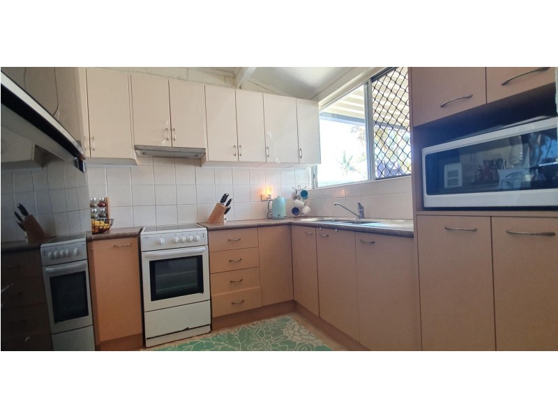 17 Leslie Street, Andergrove QLD 4740