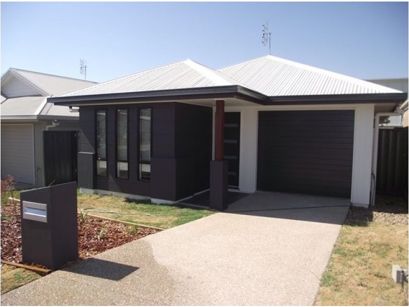 17 Bushlark Drive, Moranbah QLD 4744