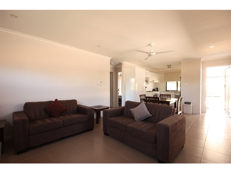2/5 Atkinson Street, Middlemount QLD 4746
