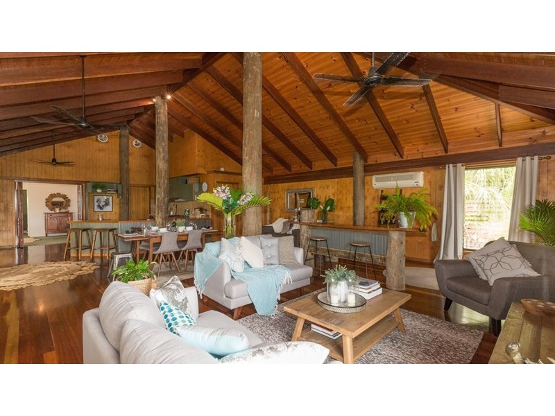 11 Albatross Street, Slade Point QLD 4740