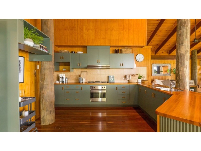 11 Albatross Street, Slade Point QLD 4740