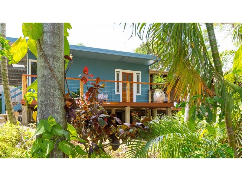 11 Albatross Street, Slade Point QLD 4740