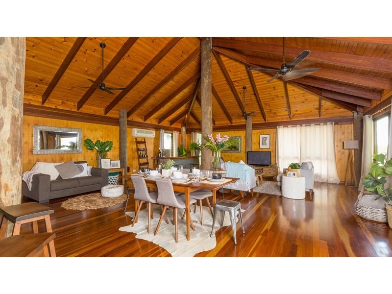 11 Albatross Street, Slade Point QLD 4740