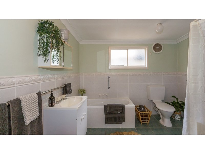 11 Albatross Street, Slade Point QLD 4740