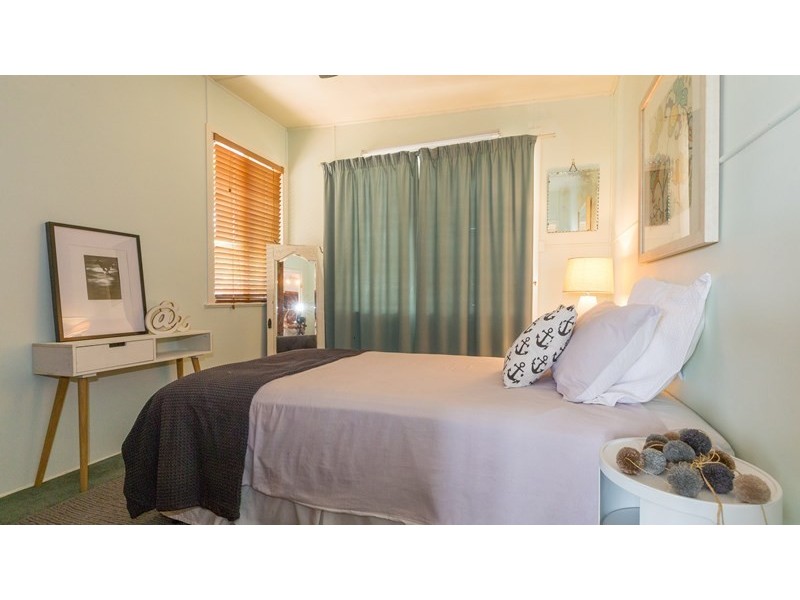 11 Albatross Street, Slade Point QLD 4740