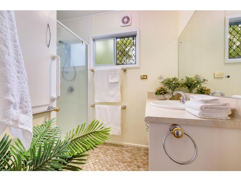 8 Emu Street, Slade Point QLD 4740