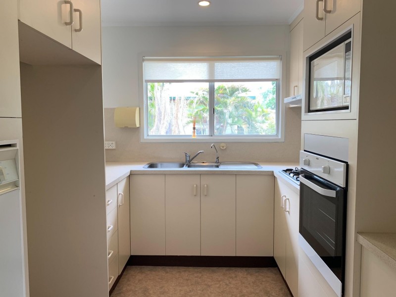 2 Harris Court, Moranbah QLD 4744