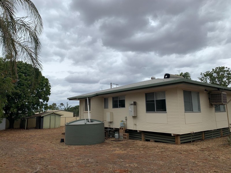 2 Harris Court, Moranbah QLD 4744