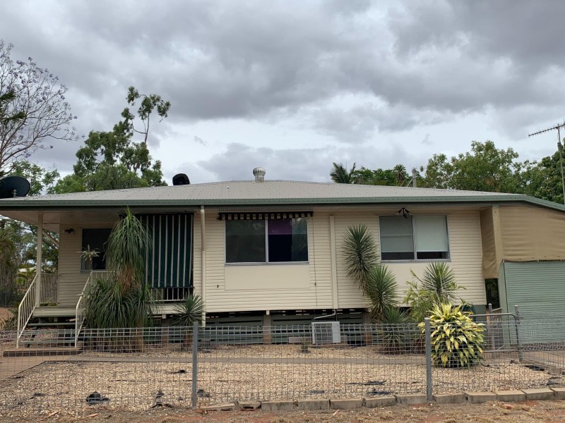 2 Harris Court, Moranbah QLD 4744