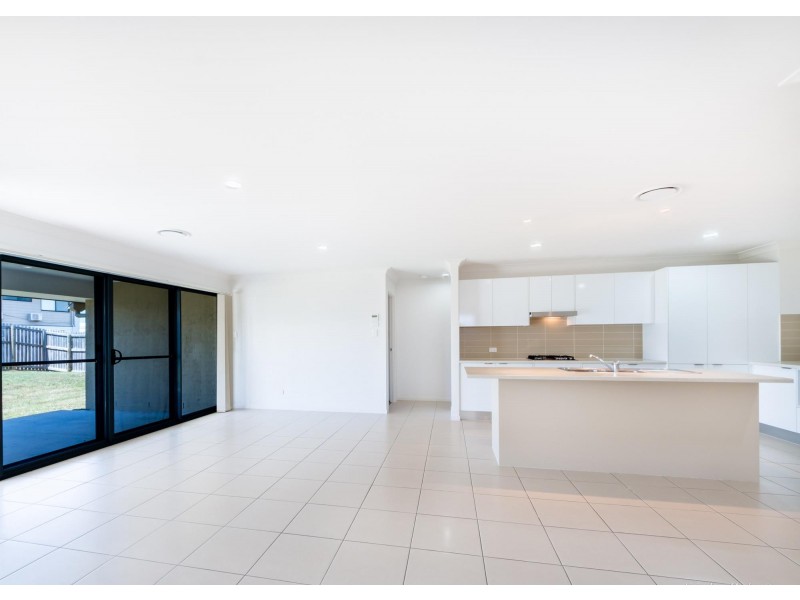 11 Yatay Street, Rural View QLD 4740