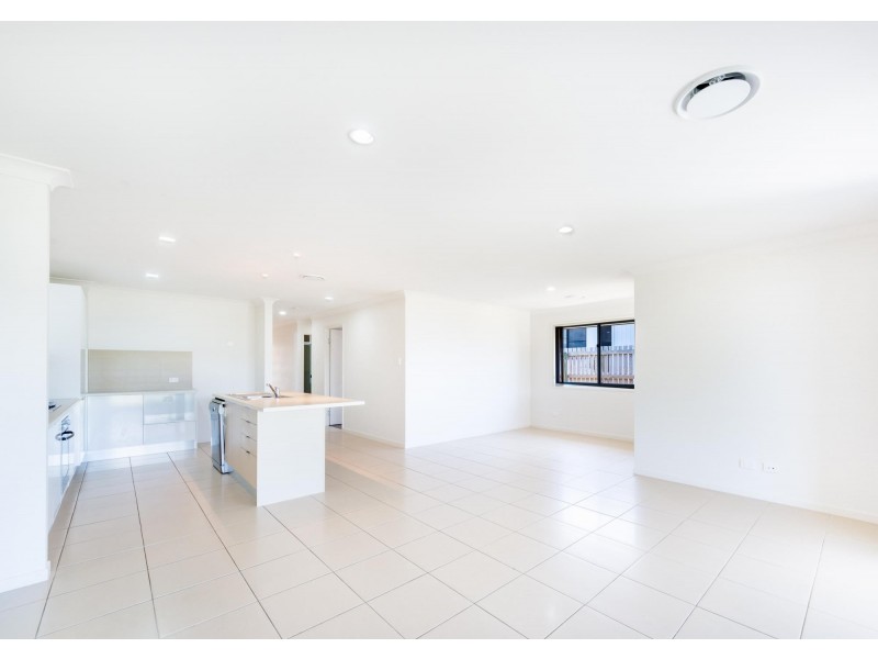 11 Yatay Street, Rural View QLD 4740