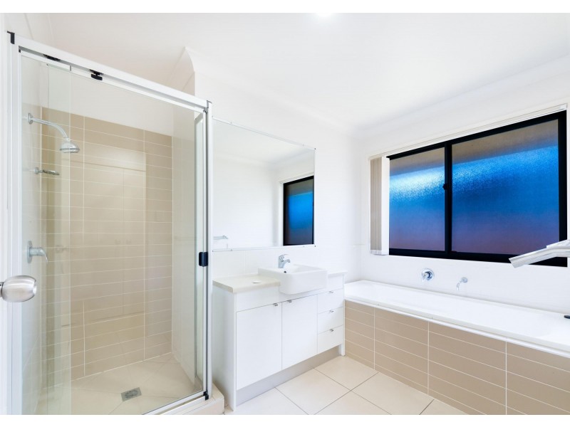 11 Yatay Street, Rural View QLD 4740
