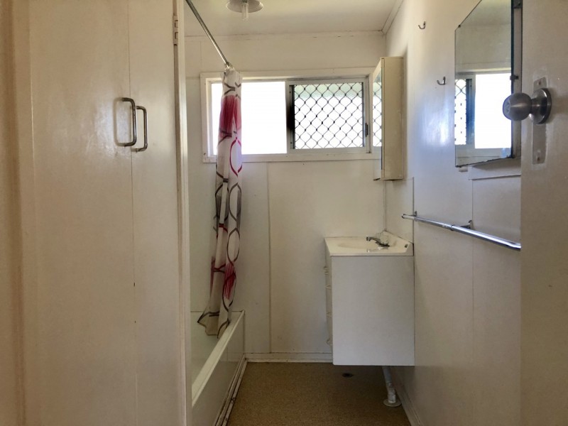10 Menzies Street, Dysart QLD 4745
