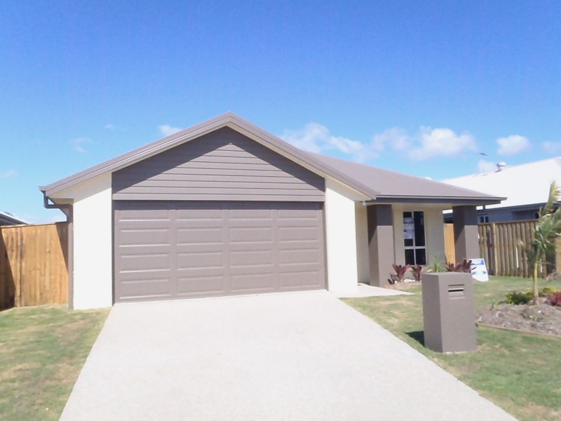 73 Newport Parade, Blacks Beach QLD 4740