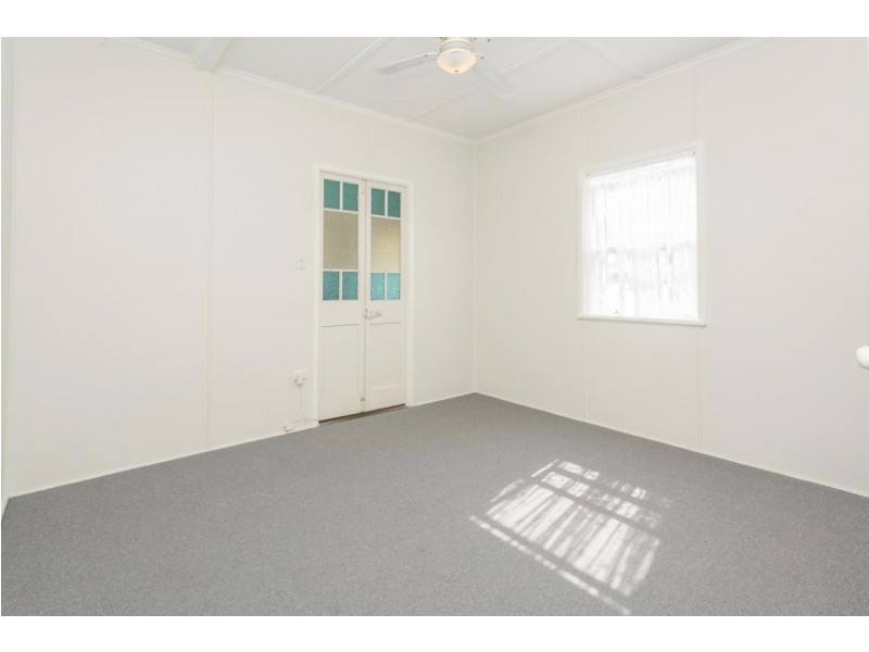 18 Atherton Street, Sarina QLD 4737