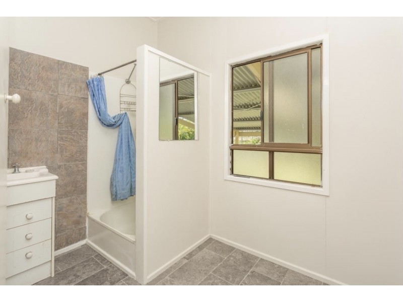 18 Atherton Street, Sarina QLD 4737