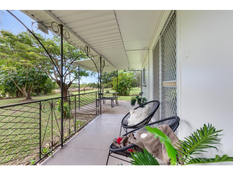 4 Simpsons Road, Bakers Creek QLD 4740