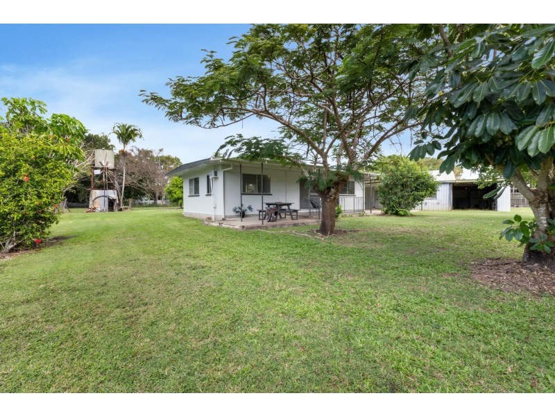 4 Simpsons Road, Bakers Creek QLD 4740