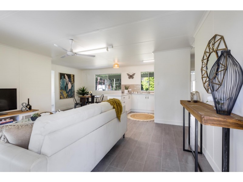 4 Simpsons Road, Bakers Creek QLD 4740