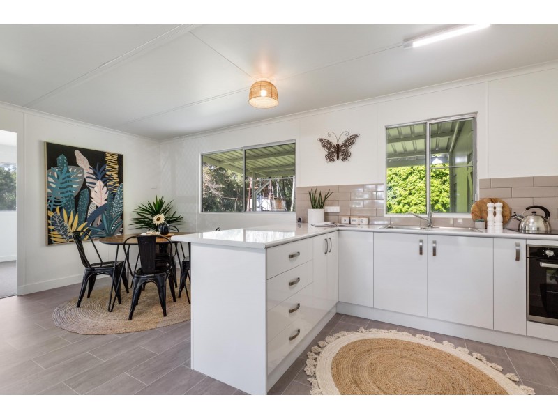 4 Simpsons Road, Bakers Creek QLD 4740