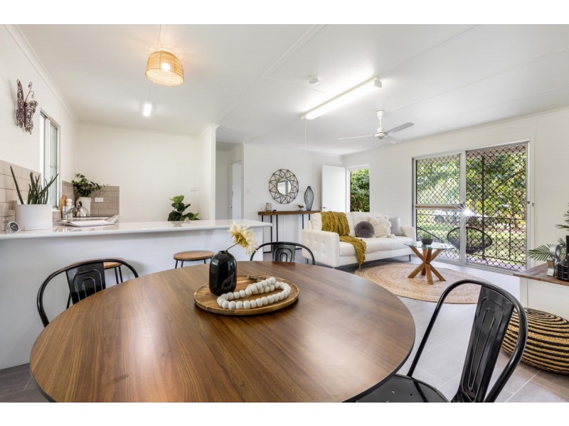 4 Simpsons Road, Bakers Creek QLD 4740