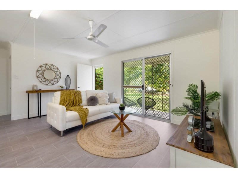 4 Simpsons Road, Bakers Creek QLD 4740