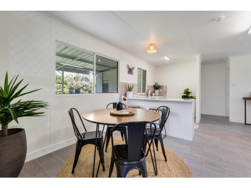 4 Simpsons Road, Bakers Creek QLD 4740