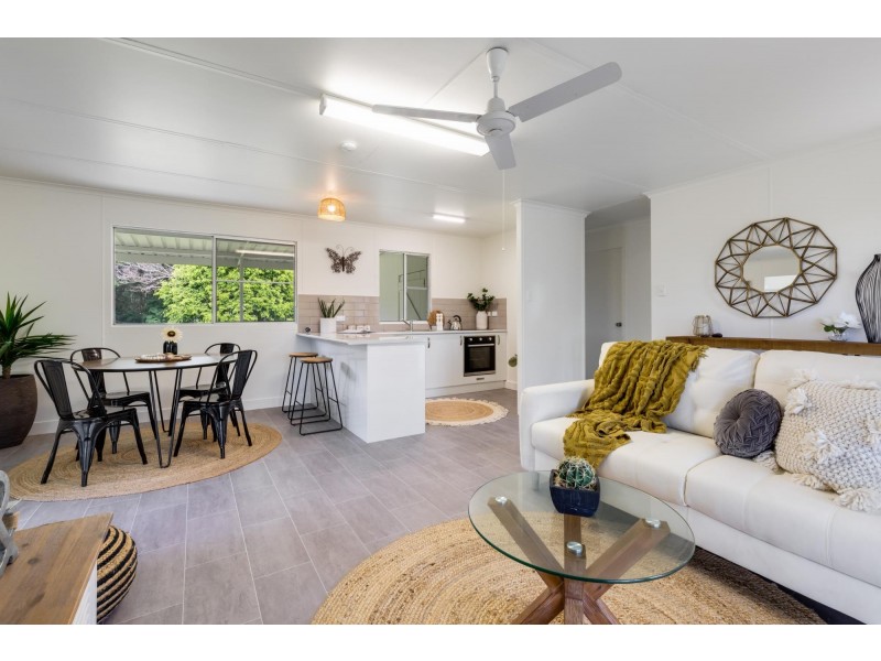 4 Simpsons Road, Bakers Creek QLD 4740